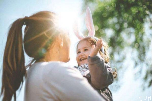 冬天宝宝晒太阳补钙怎么晒,宝宝晒太阳补钙怎么晒图片