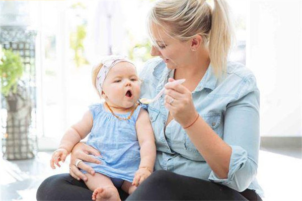 宝宝一直吃是不是奶不够,奶水够吃但是婴儿不长是怎么回事