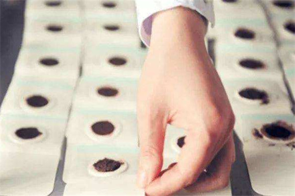 慢性支气管炎贴三伏贴管用吗,支气管炎三伏贴贴在哪个位置