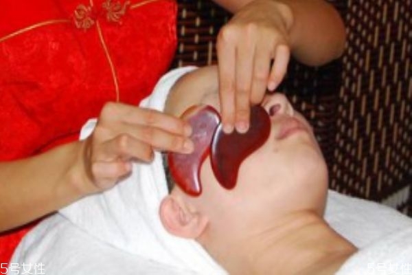 面部刮痧用什么精油好,脸部刮痧要用什么精油