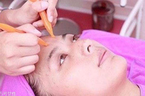 坐姿腿屈伸动作要领(坐姿腿屈伸动作要领)