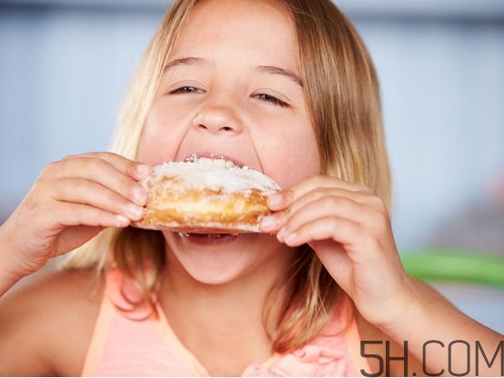 月饼吃了容易上火吗,吃月饼上火不