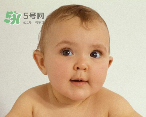 宝宝近视的表现有什么症状,宝宝近视的表现