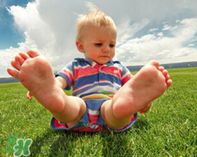 小孩内八字脚怎样纠正,孩子的脚内八字怎么办