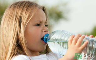 婴幼儿去火喝什么好,秋季小孩上火喝什么去火的好