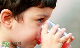 小孩喝碳酸饮料的危害,孩子总喝碳酸饮料对孩子有什么影响