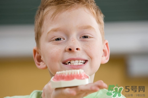 宝宝牙齿发黄怎么回事,宝宝牙齿发黄怎么办