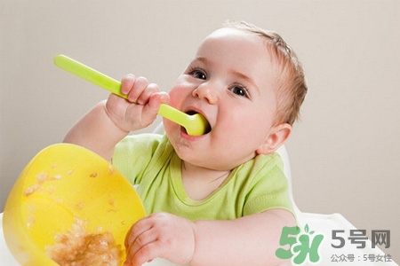 七个月宝宝辅食可以加盐吗?,七个月宝宝辅食里面可以加盐吗