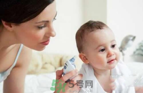 一岁宝宝发烧多久量一次体温,两岁宝宝发烧多久量一次体温