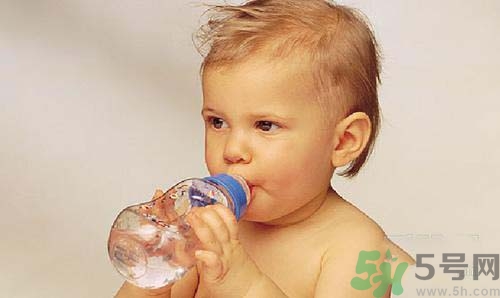 一岁宝宝吃了退烧药出汗是怎么回事,宝宝吃了退烧药一直出汗是怎么回事