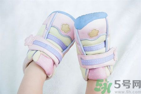 学步鞋应该怎么选择,宝宝学步鞋怎么选?这六点是关键! 学步鞋应该怎么选择,宝宝学步鞋怎么选?这六点是关键!