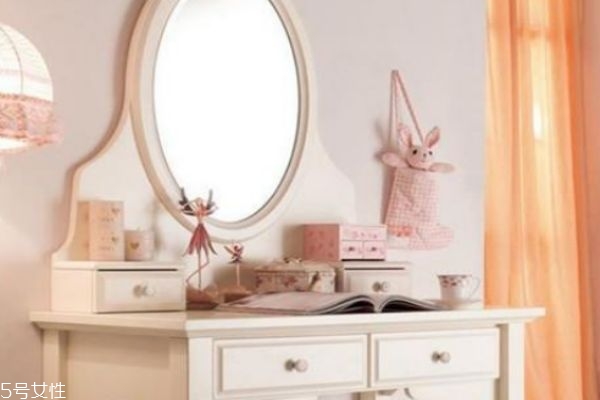 梳妆台不能对着什么地方放,梳妆台不能对着哪