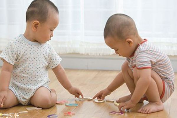 学步车的危害和好处,学步车的危害焦点访谈