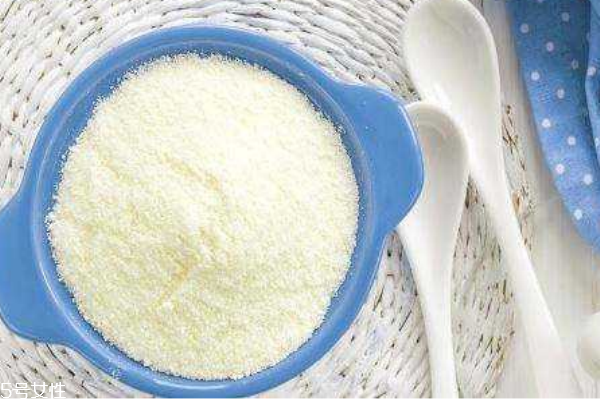 新开的奶粉结块是什么原因,冲好的奶粉结块是什么原因
