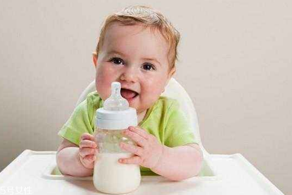 宝宝冲奶粉的正确方法,新生婴儿奶粉怎么冲泡方法