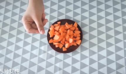 榨汁机怎么使用呢,榨汁机妙用