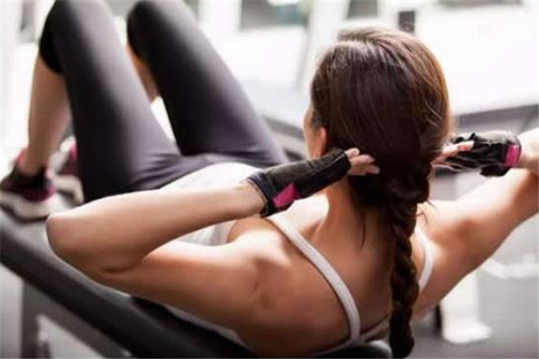 仰卧卷腹的正确姿势(仰卧卷腹的正确姿势) 仰卧卷腹的正确姿势(仰卧卷腹的正确姿势)