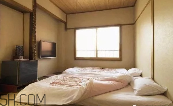 榻榻米和床有什么区别,榻榻米床和普通的床有什么区别