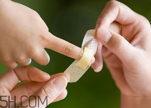 创可贴什么牌子质量比较好,创可贴什么牌子好