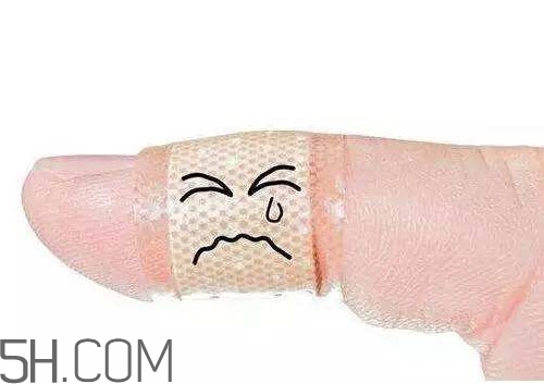 创可贴可以洗澡吗,贴了创可贴可以洗手吗