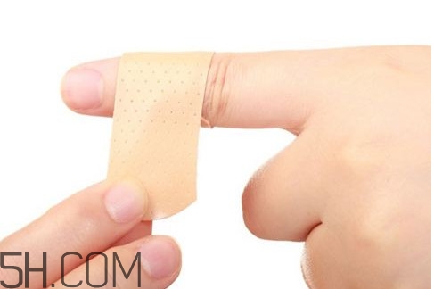 创可贴能沾水吗,创可贴可以沾水吗