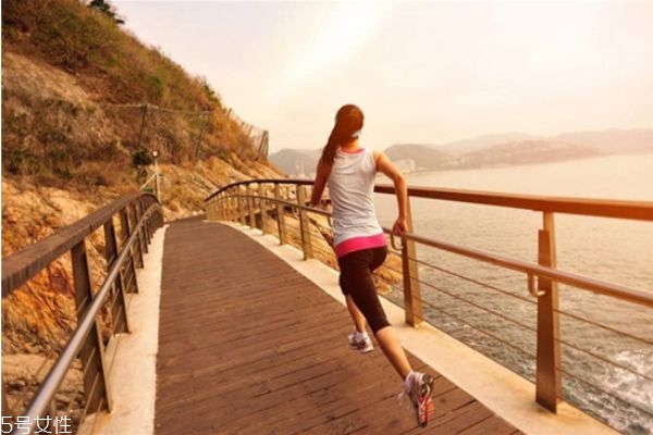 有氧训练和无氧训练的区别(有氧训练和无氧训练的区别)