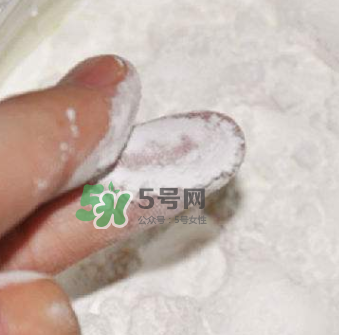 宝宝用爽身粉的危害,宝宝爽身粉有什么作用 宝宝用爽身粉的危害,宝宝爽身粉有什么作用