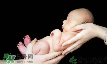 新生儿早产奶粉吃多久,宝宝早产吃的早产奶粉需要吃多久时间