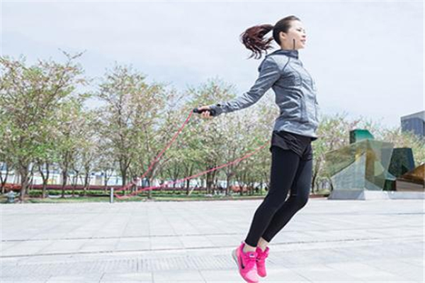 跳绳有哪些功效(跳绳有哪些功效?)