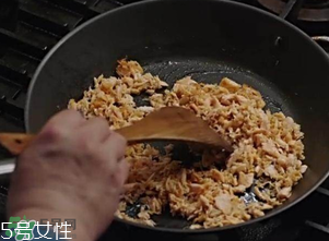 鱼松饭的做法,鱼松怎么做好吃