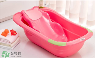 新生儿浴盆什么材质的好,婴儿浴盆怎么选