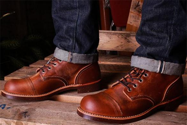 添柏岚大黄靴和红翼哪个好,红翼和添柏岚尺码对比