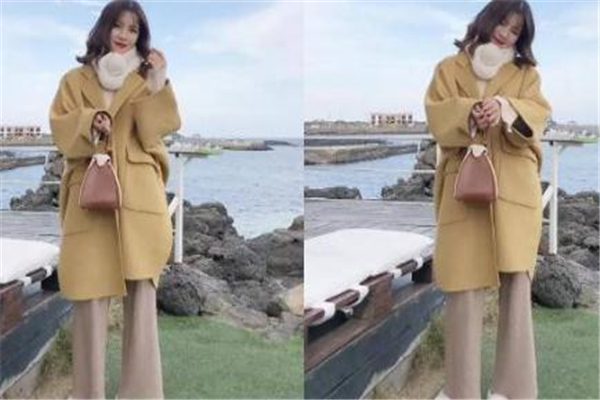 鹅黄色大衣内搭什么颜色好看,鹅黄色大衣配什么颜色裤子