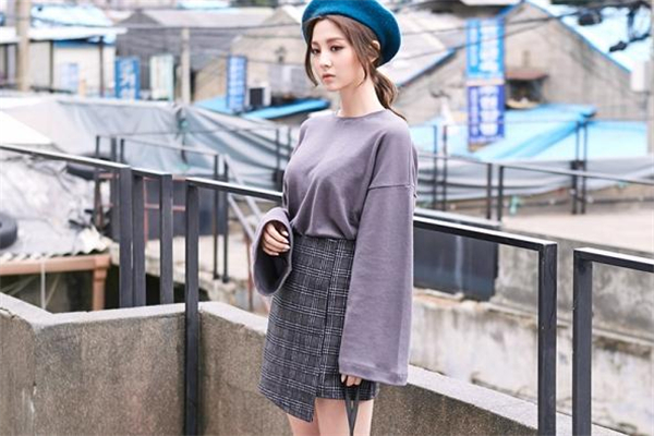 格子半身裙上面配什么,格子半身裙怎么搭配上衣图片