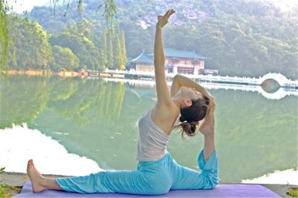 晨练出汗后怎么洗澡(早上锻炼出汗后要不要洗澡)