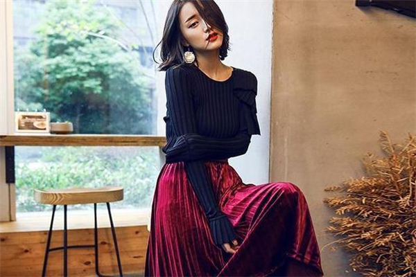 丝绒半身裙怎么搭配,丝绒半身裙搭配什么上衣 丝绒半身裙怎么搭配,丝绒半身裙搭配什么上衣