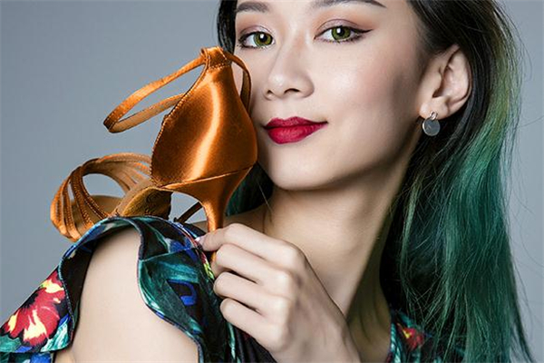 拉丁舞鞋跟高度怎么选,拉丁舞鞋跟高度选择