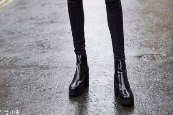 穿袜子脚臭怎么办,脚臭应该穿什么袜子