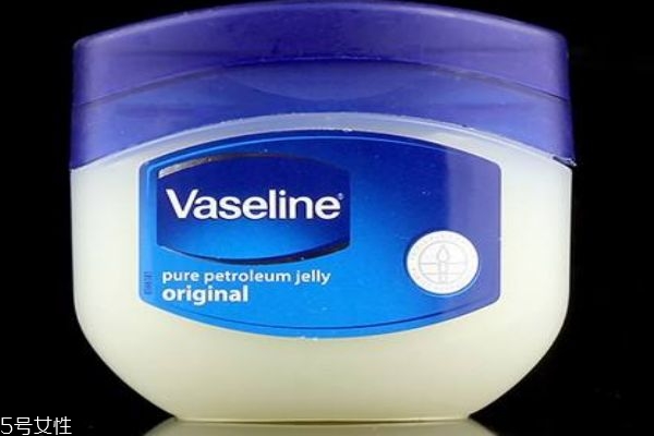 凡士林可以让皮鞋变软吗,凡士林软化皮鞋