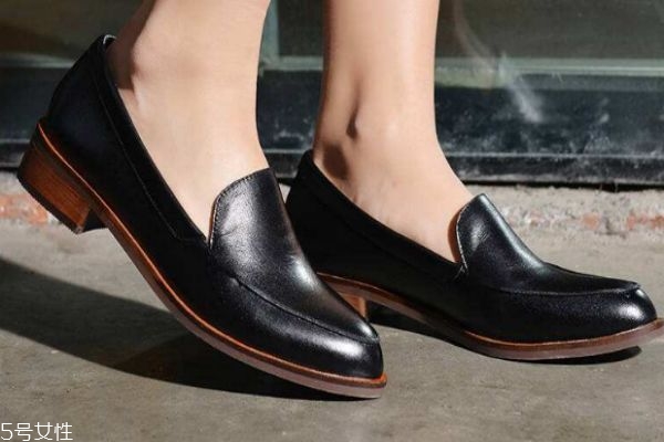 皮鞋养护步骤,皮鞋保养用什么比较好 皮鞋养护步骤,皮鞋保养用什么比较好