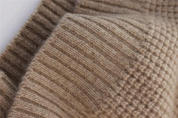 羊绒衫穿着注意事项,羊绒衫的正确穿法