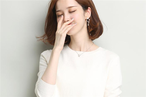 怎样挑选羊绒衫,羊绒衫怎么挑选颜色