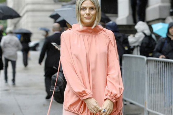 珊瑚橙搭配什么颜色好看,珊瑚橙和什么颜色搭配