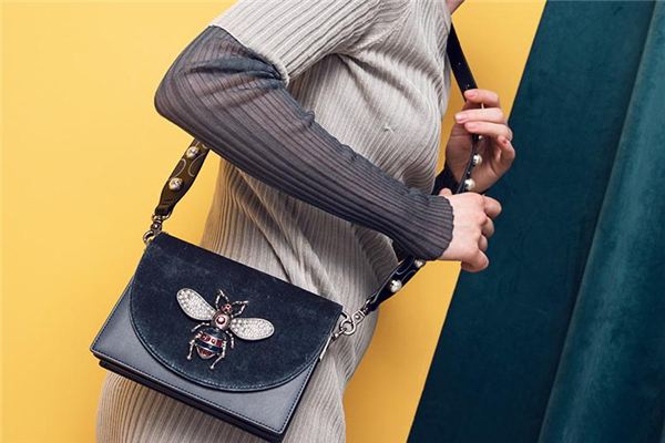 斜挎包品牌排行榜前十名,什么牌子的斜挎包好看又高档 斜挎包品牌排行榜前十名,什么牌子的斜挎包好看又高档