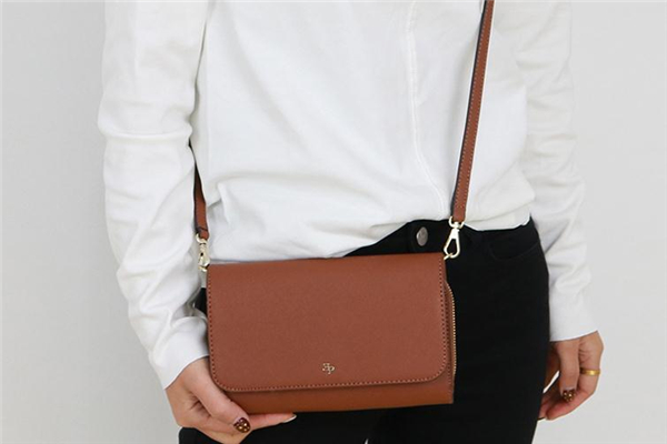 斜挎包链子太长怎么办,斜挎包链子太长了怎么弄图解