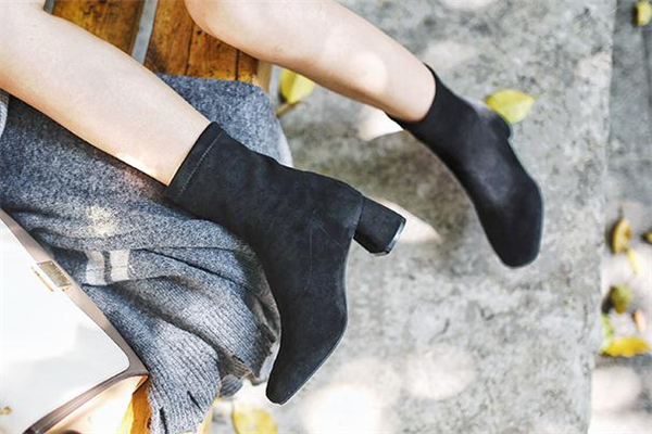 靴子加绒好还是不加好,靴子加绒的好还是不加绒的好