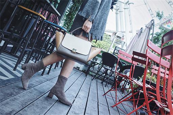 靴子为什么会变形,靴子大了会不会变形