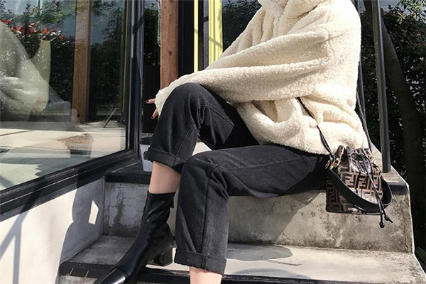 长靴会越穿越大吗,皮靴子会越穿越大吗 长靴会越穿越大吗,皮靴子会越穿越大吗