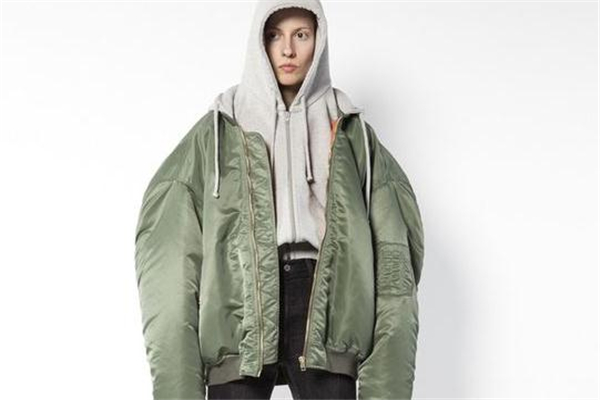 冬天穿飞行员夹克冷吗,飞行夹克冬天能穿吗