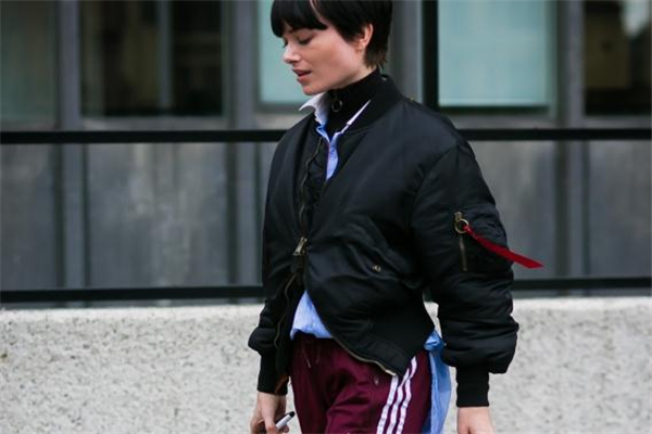 飞行夹克里面穿什么,飞行夹克里面穿什么好